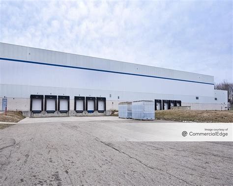 WAREHOUSE / MANUFACTURING 777 Lena Drive • Aurora, .